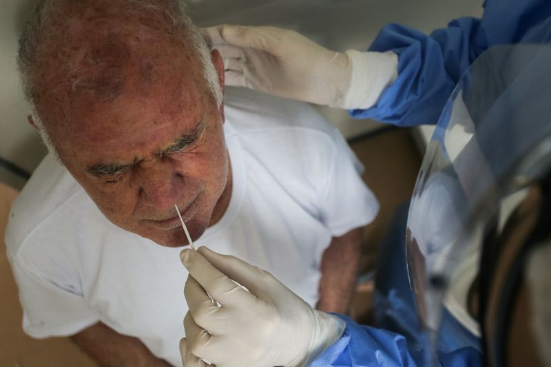 Brasil registra 68.893 novos casos de Covid e mais 488 mortes pela doença