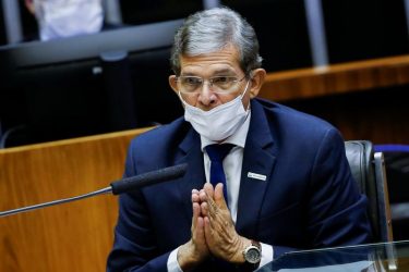 Senado chama presidente da Petrobras para explicar distribuição de lucros da estatal