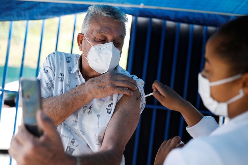 Curitiba: Veja o cronograma de vacinação contra gripe e Covid na próxima semana
