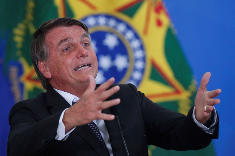 Quem acreditar em pesquisa, acredita em Papai Noel também, diz Bolsonaro