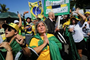 Mourão chama de “liberdade de expressão” manifestações que pedem fechamento do STF e volta da ditadura
