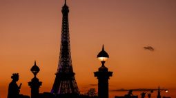 Torre Eiffel está enferrujada e precisa de reforma completa, apontam relatórios