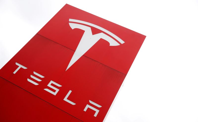 Valor de mercado da Tesla supera US trilhão