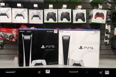 Sony corta previsão de produção do PS5 por problemas de componentes, diz Bloomberg