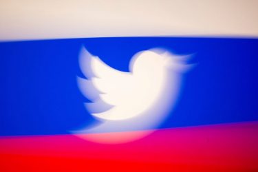 Twitter deixa de recomendar contas do governo russo e proibirá conteúdos com prisioneiros de guerra