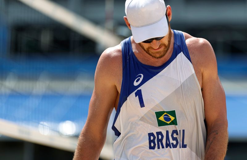 Alison e Álvaro Filho perdem e vôlei de praia do Brasil fica sem medalha olímpica pela primeira vez