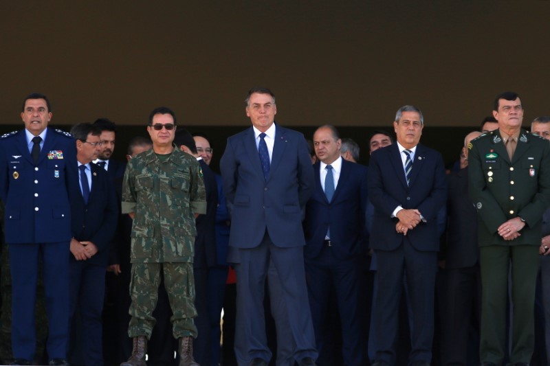 Bolsonaro repete que Forças Armadas são poder moderador e diz ter apoio total dos militares
