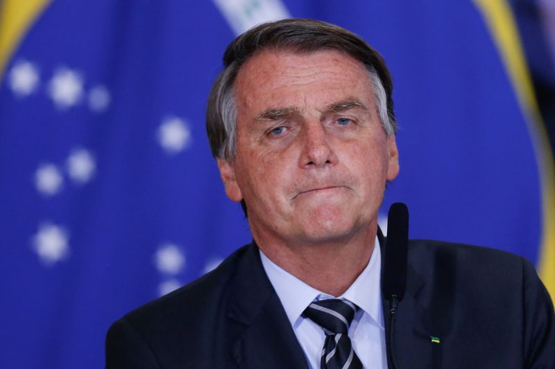 Bolsonaro afirma que queria ser o “comandante” do Brasil para definir vacinação