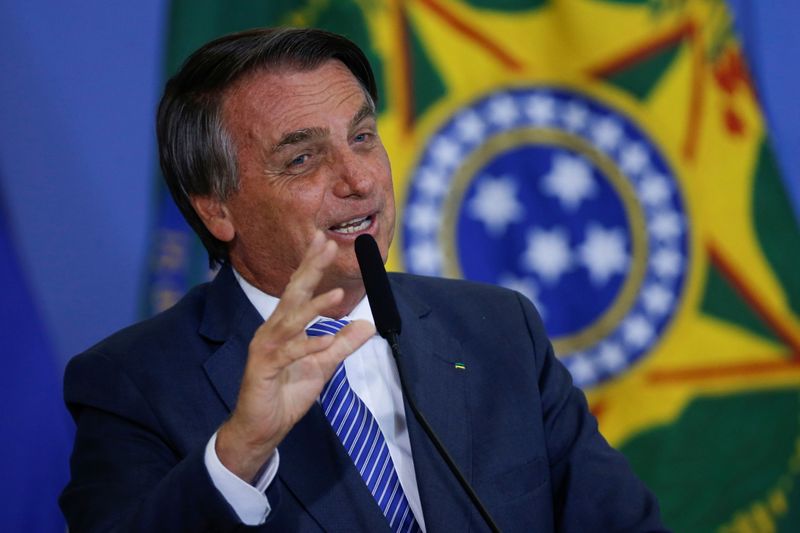 Chuva transfere local de evento com Bolsonaro em Maringá; presidente confirma presença