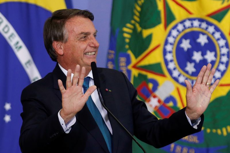 Após 4 dias, Bolsonaro autoriza Itamaraty a cumprimentar Boric por eleição no Chile