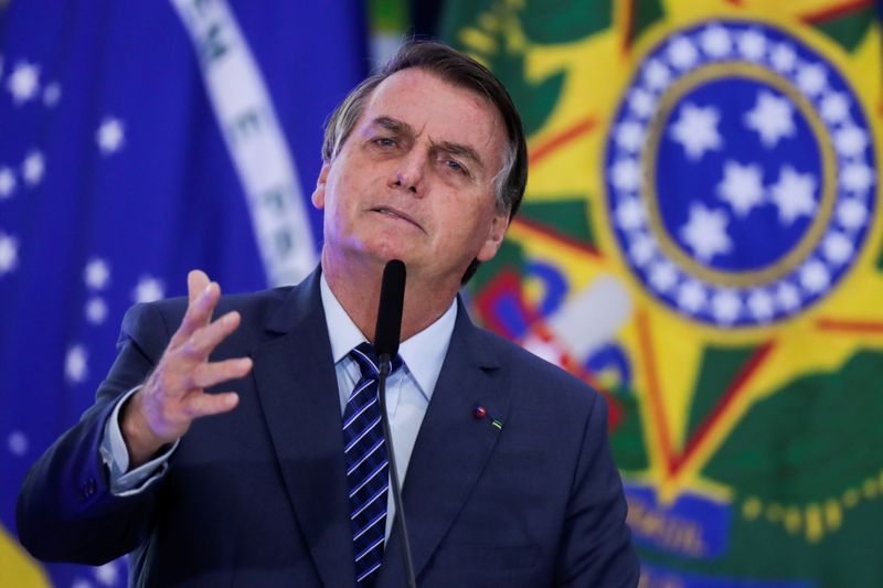 Bolsonaro volta a falar em privatizar Petrobras e chama estatal de “monstrengo”