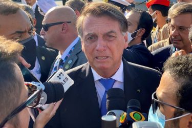 Bolsonaro fala em reajustar salários de servidores com aprovação da PEC dos Precatórios