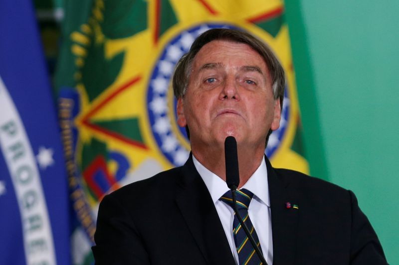 Não será CPI com 7 bandidos nem mentiras que vão nos tirar do poder, diz Bolsonaro