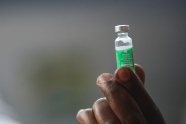 Anvisa aprova fabricação de insumo de vacina da AstraZeneca pela Fiocruz