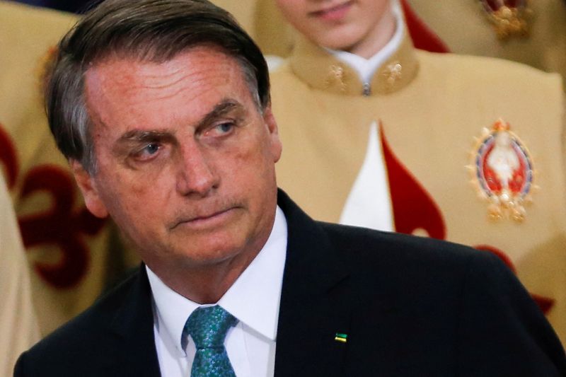 Bolsonaro acusa Barroso e Moraes de defenderem Lula presidente