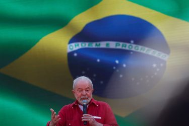 Lula diz que militares da ativa não apoiam “bobagens” de Bolsonaro