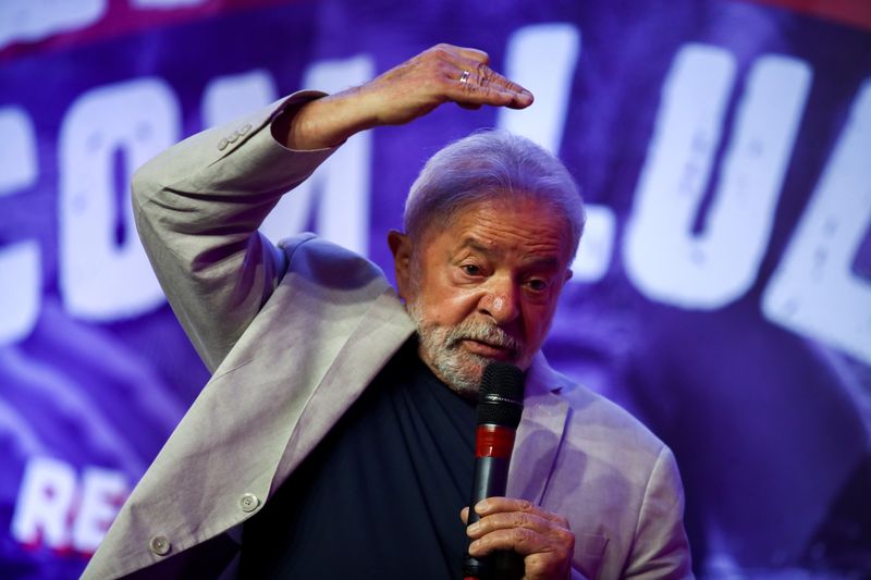 Lula promete reforma trabalhista e PT aprova revogação do texto atual