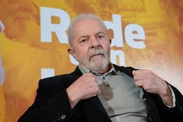 Lula lidera corrida ao Planalto com 41%, Bolsonaro soma 36%, diz PoderData