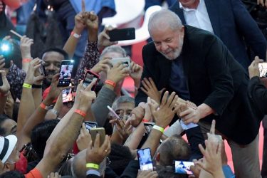 Não adianta desconfiar das urnas, diz Lula em recado a Bolsonaro