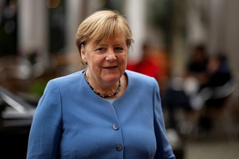 Merkel parabenizou Scholz por sucesso nas eleições alemãs