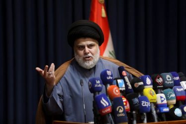 Clérigo iraquiano Sadr diz que está dissolvendo facção armada leal a ele