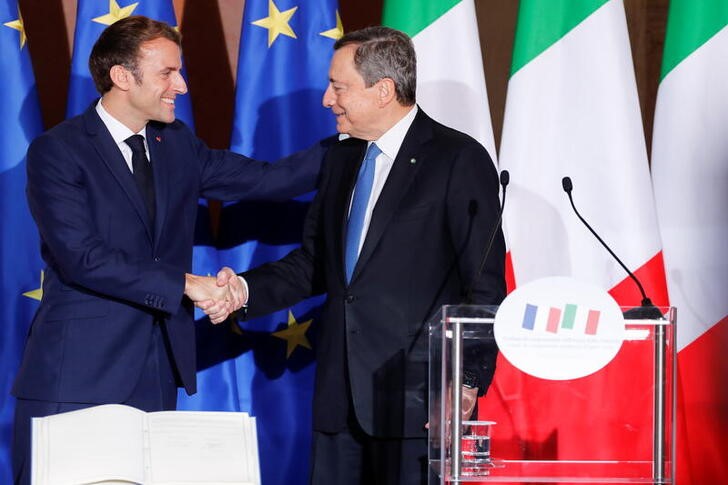 Itália e França reforçam laços perante teste de saída de Merkel para Europa