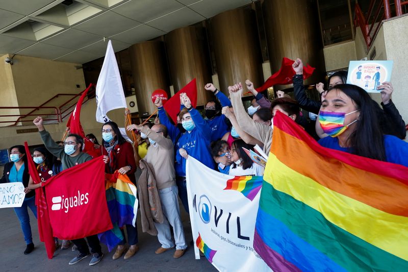 Congresso chileno aprova casamento entre pessoas do mesmo sexo