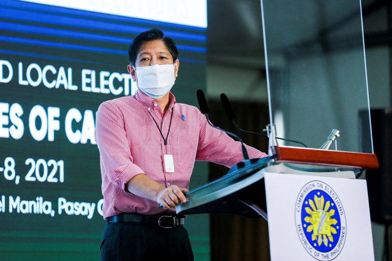 Filho de falecido ditador Marcos assume liderança em eleição das Filipinas