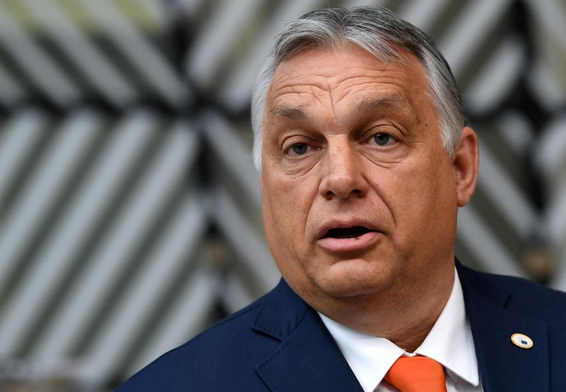 Premiê húngaro diz ser defensor dos direitos dos gays, mas defende lei apontada como “anti-LGBT”