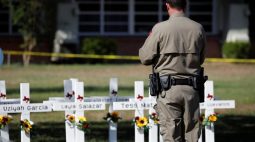 Vídeos de massacre no Texas mostram pais desesperados por ação mais rápida da polícia